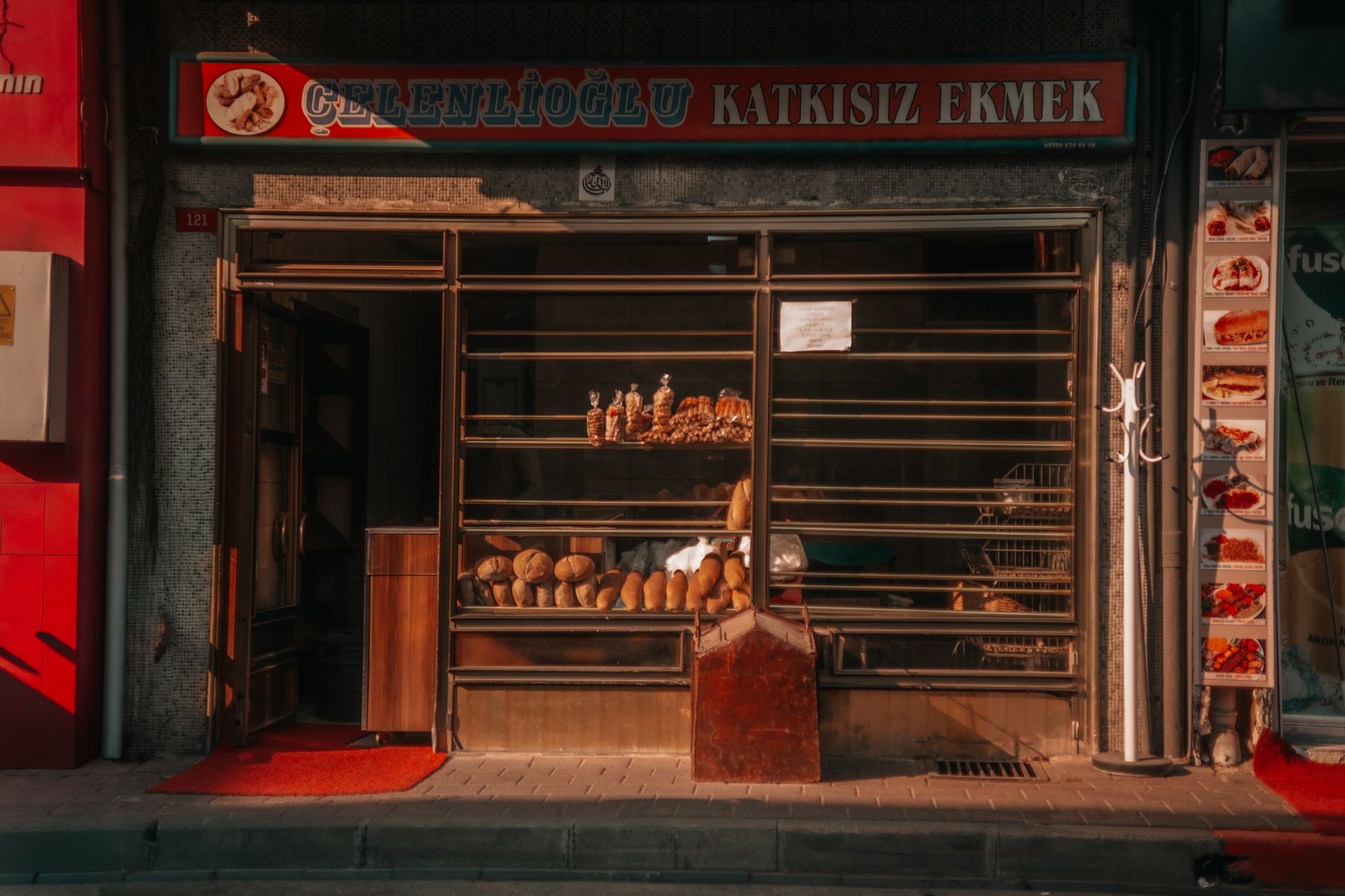 Pékségbolt üzletünk, Fő utca 12, Budapest